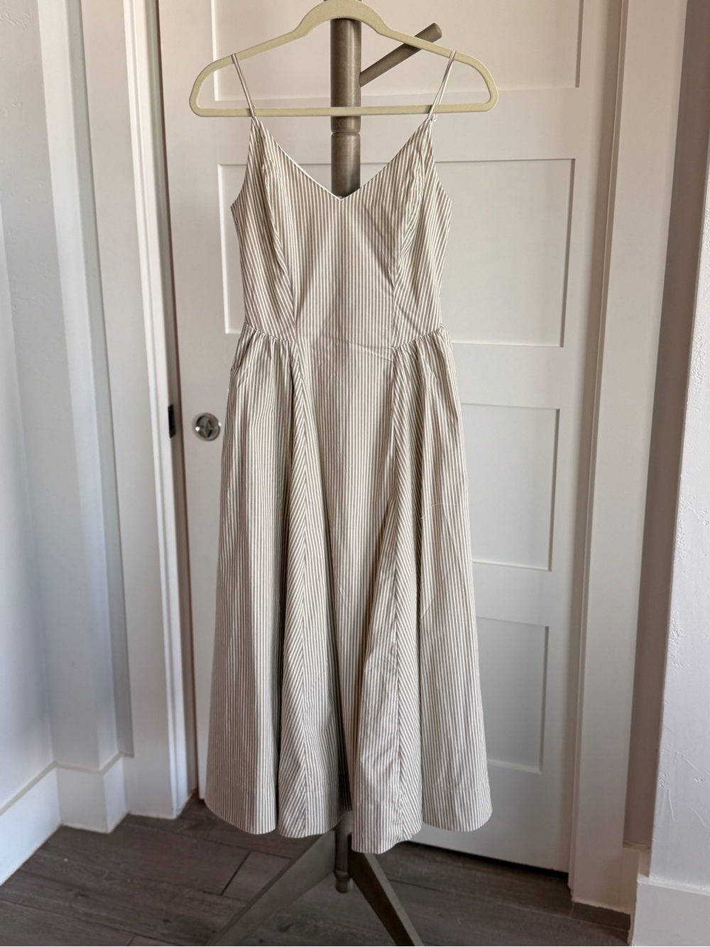 Aritzia Babaton technique dress (4), NWT - Picture 2 of 6